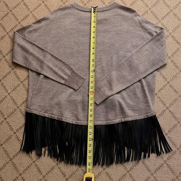5/48 by Saks Fifth Ave sweater w black fringe faux leather hem detail. NWOT XS - Picture 8 of 11